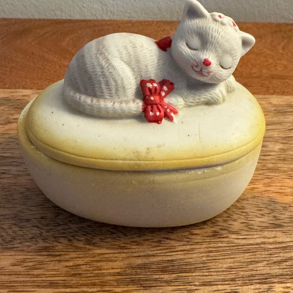 White and Red Cat Trinket Box
